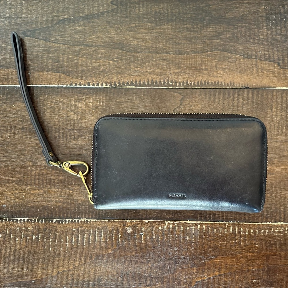 Fossil Zip Around Clutch / Wristlet